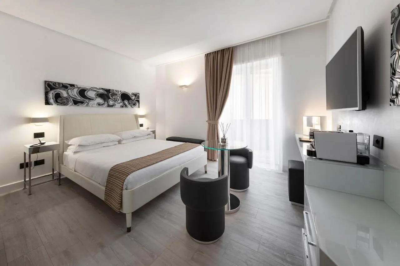 Lhp Napoli Palace & Spa 5*, Νάπολη